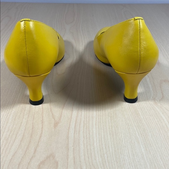 Yellow Kitten Heel Pumps with Classic Design - Picture 3 of 7